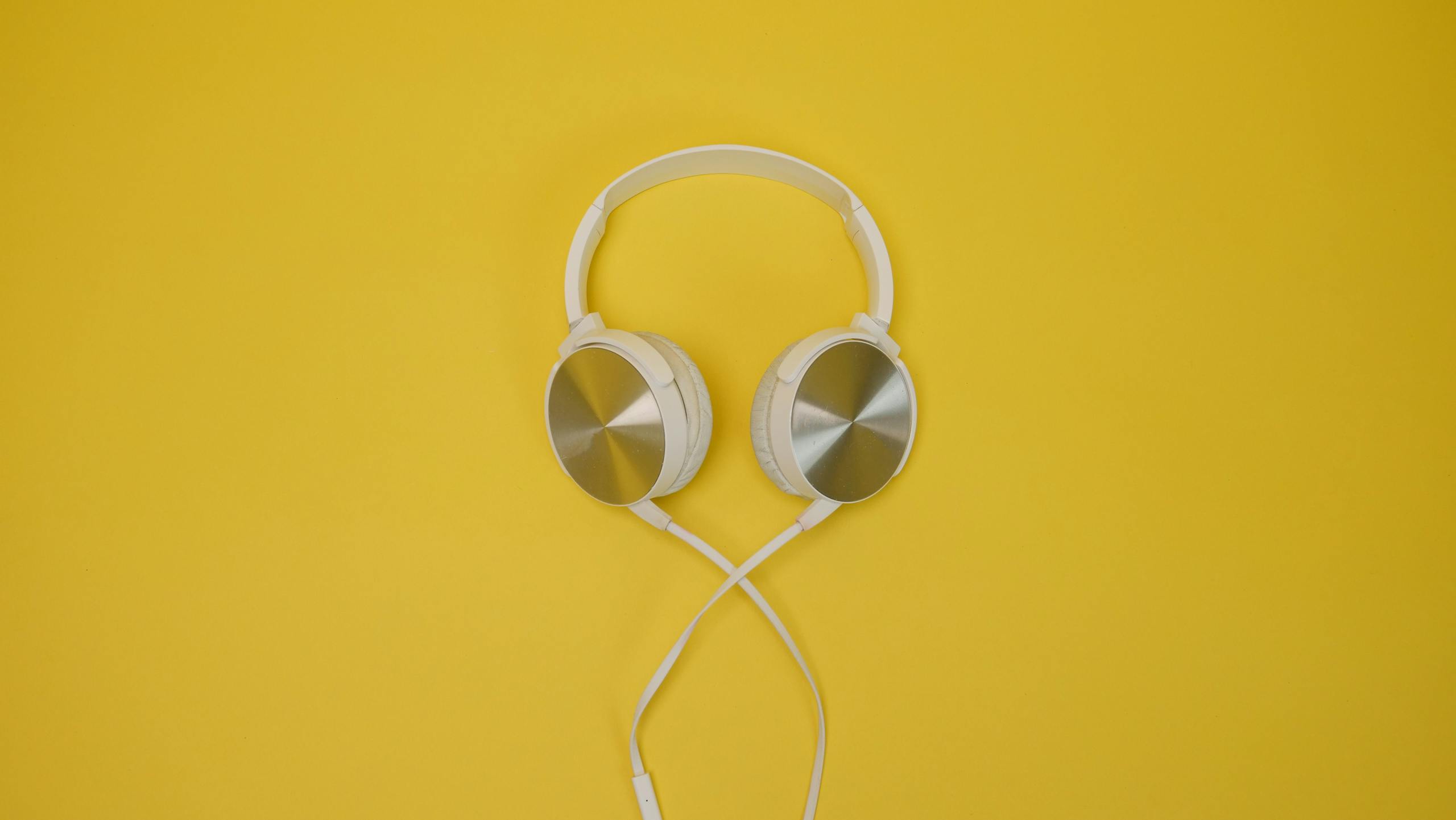 Beigbederio patarimai, kokią muziką klausytis sudužus meilei – melancholija, emocijos ir išsiskyrimo išgyvenimas.